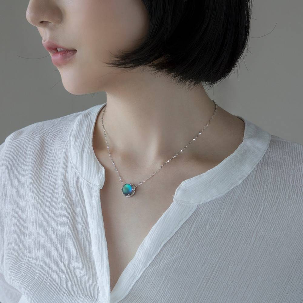 Women's Round Shaped Crystal Pendant Necklace Necklaces & Pendants Women's Jewelry