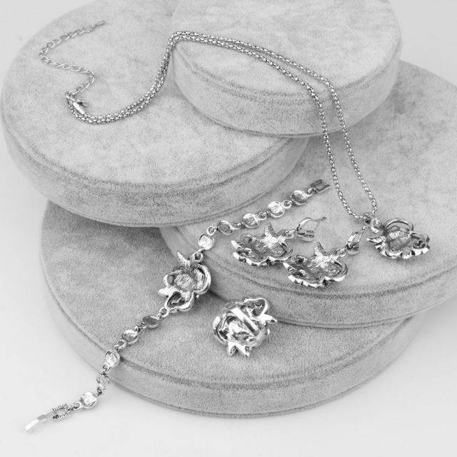 Vintage Roses Shaped Women's Crystal Jewelry Set | Jewelry Addicts