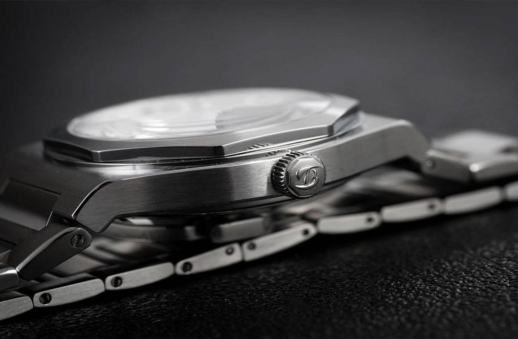 Jewelry Addicts The Bettimer B8001: A Tribute to Timeless Elegance and Precision https://jwlraddicts.com/?p=85170