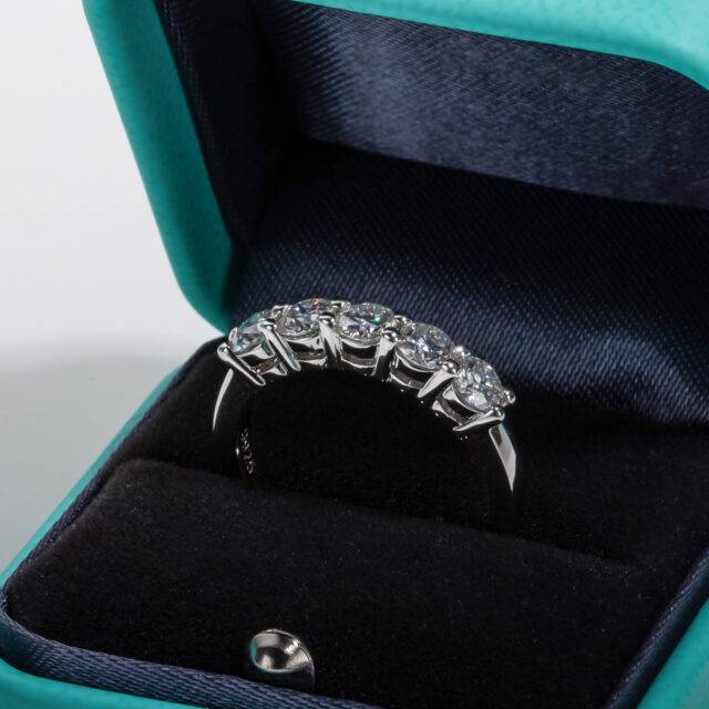 Jewelry Addicts The Modern Romance: Why Lab-Created Diamond Rings Are the Future of Engagement Jewelry https://jwlraddicts.com/the-modern-romance-why-lab-created-diamond-rings-are-the-future-of-engagement-jewelry/