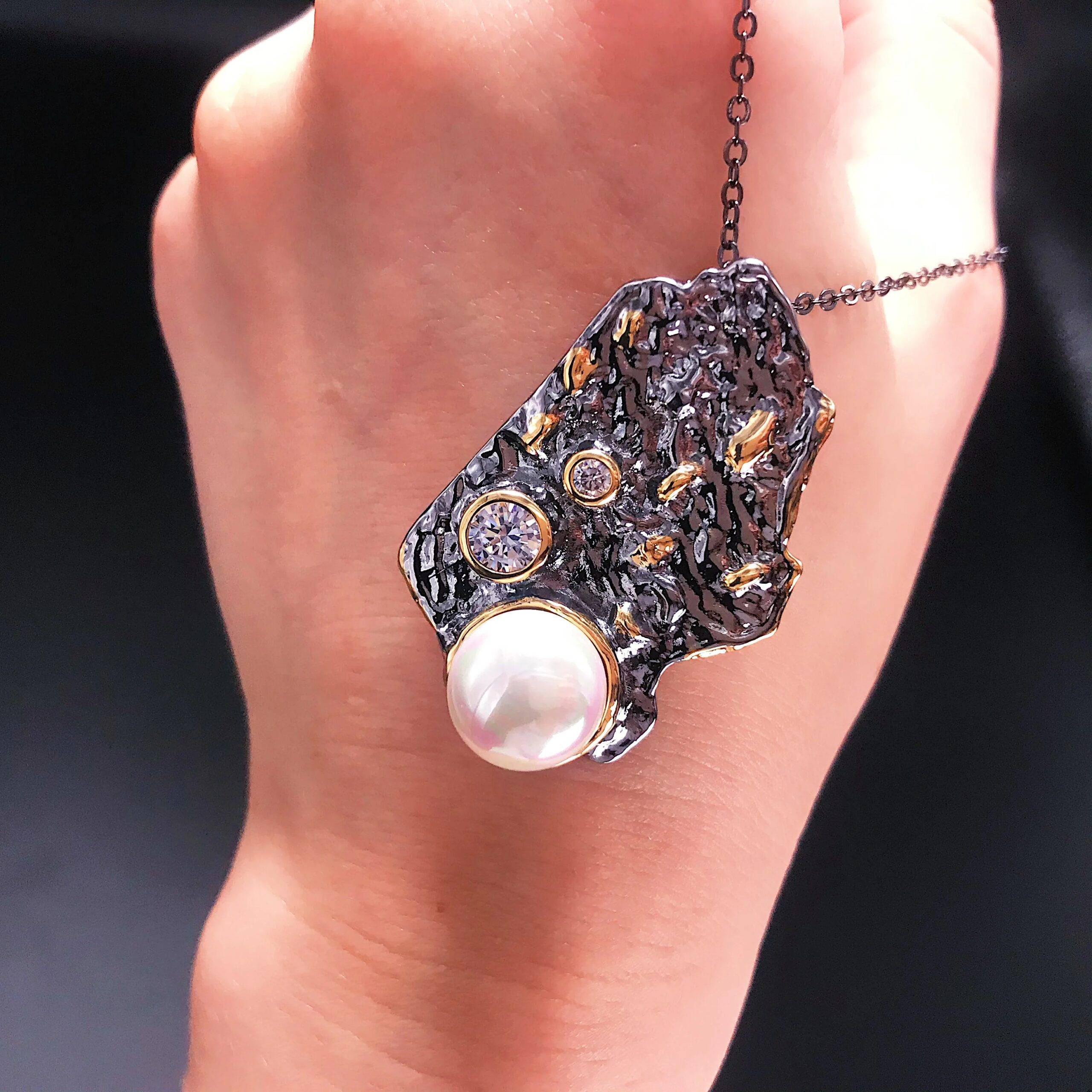 Womens Vintage Pendant Necklace