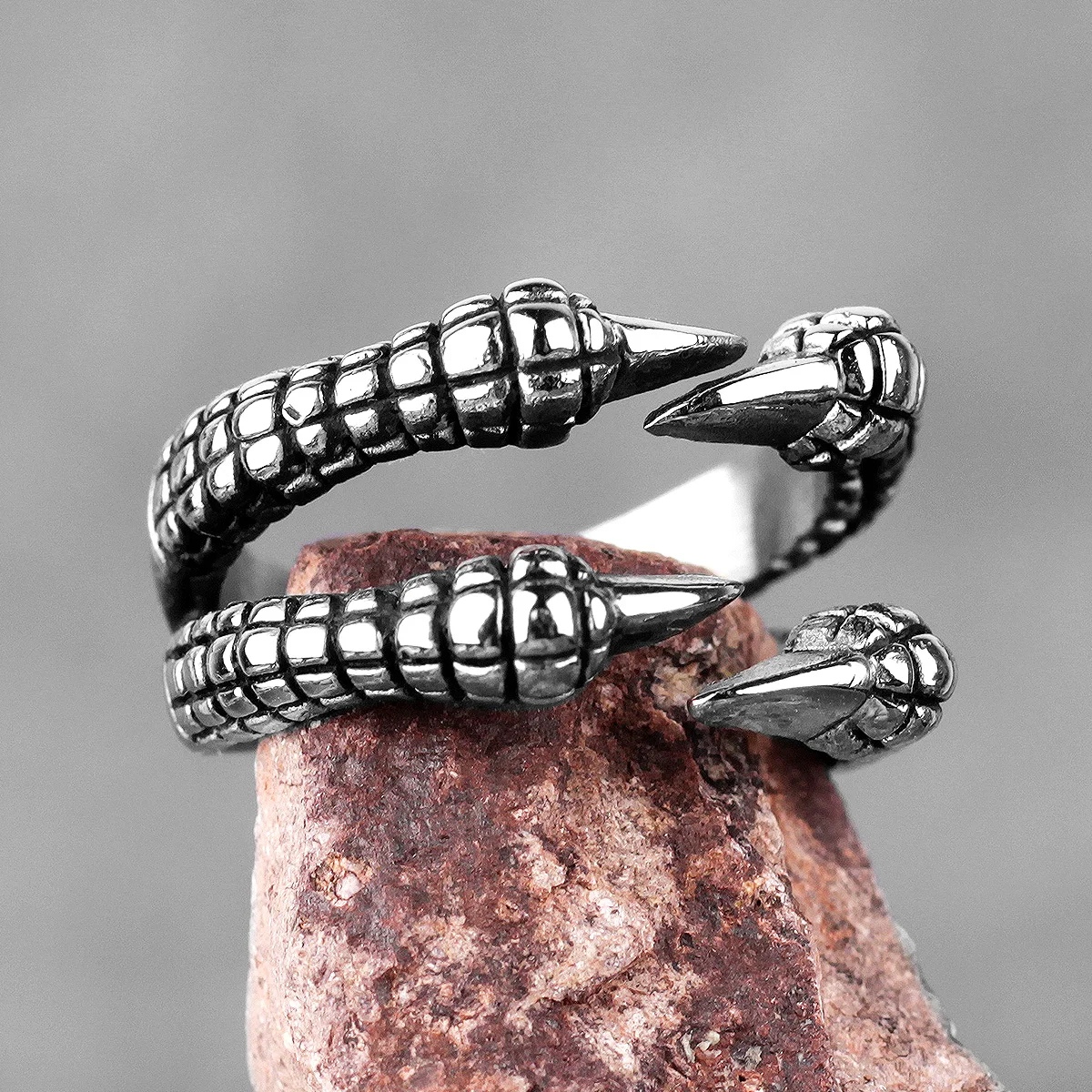 Vintage Style Dragon Claw Gothic Biker Ring