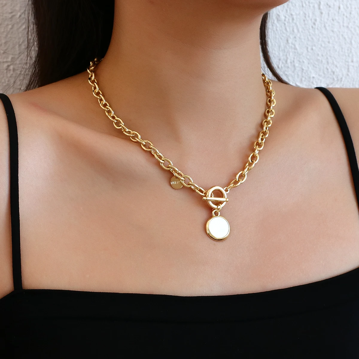 Round Pendant Chain Necklaces for Women