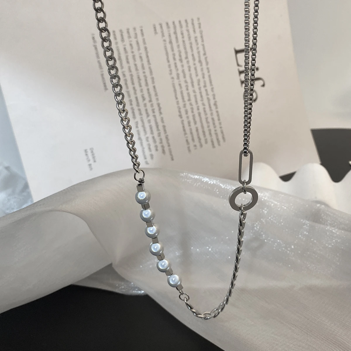 Trendy Stitching Reflective Pearl Necklace for Women