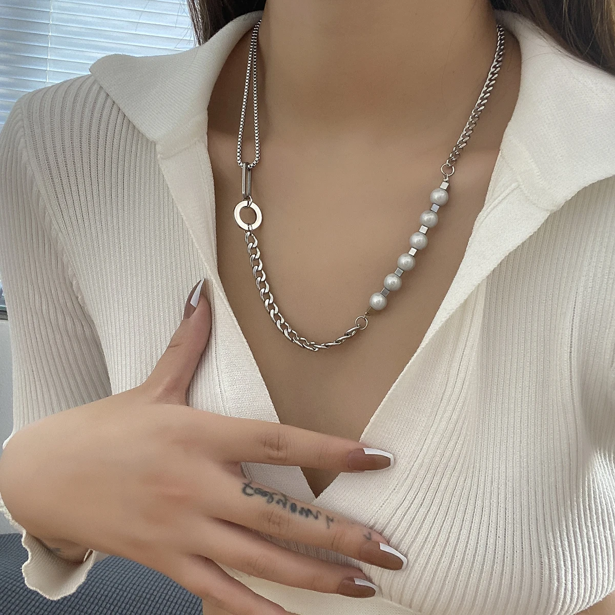 Trendy Stitching Reflective Pearl Necklace for Women