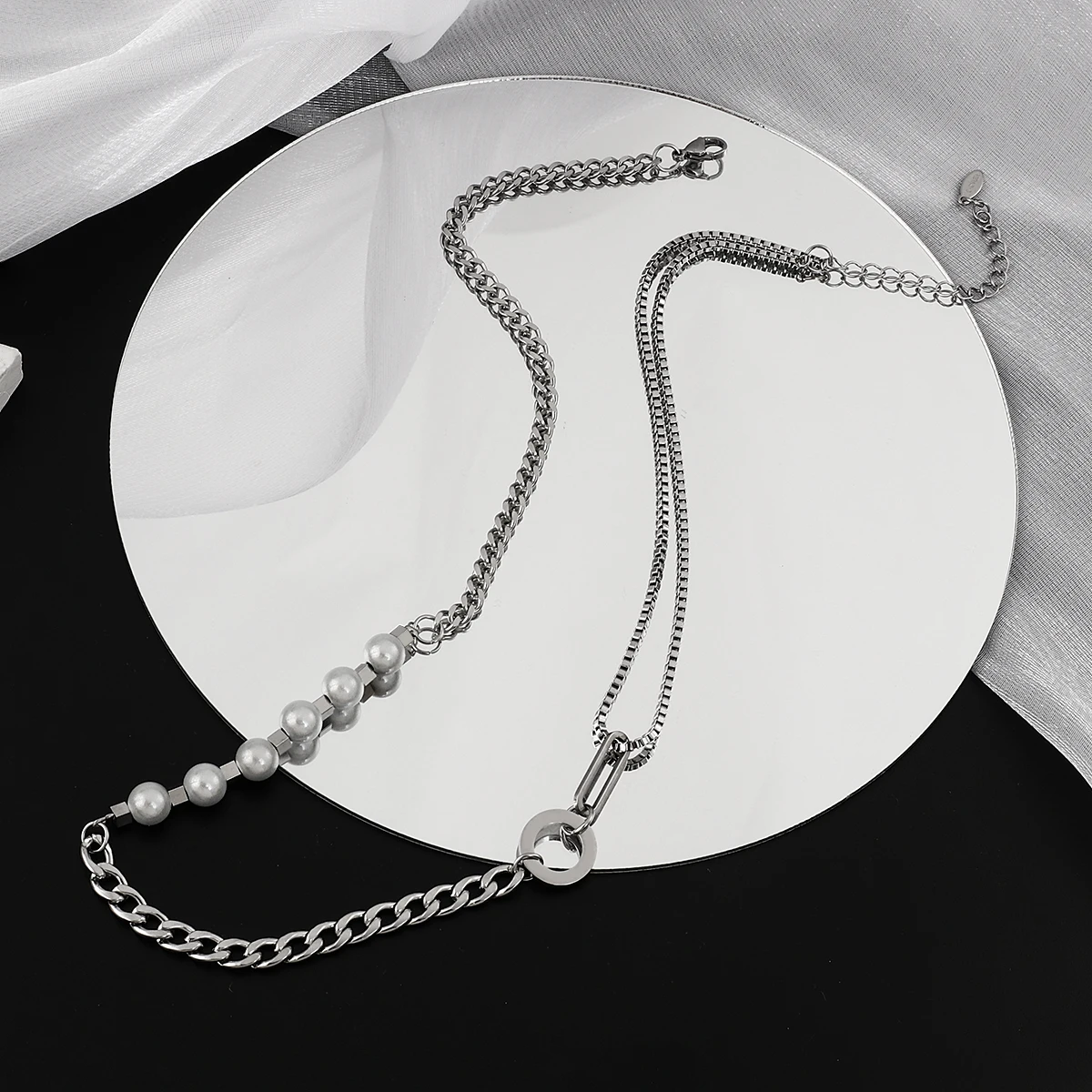 Trendy Stitching Reflective Pearl Necklace for Women
