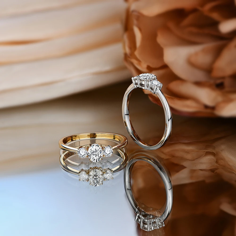 Oval Cut Moissanite Ring in 10K/14K/18K Gold