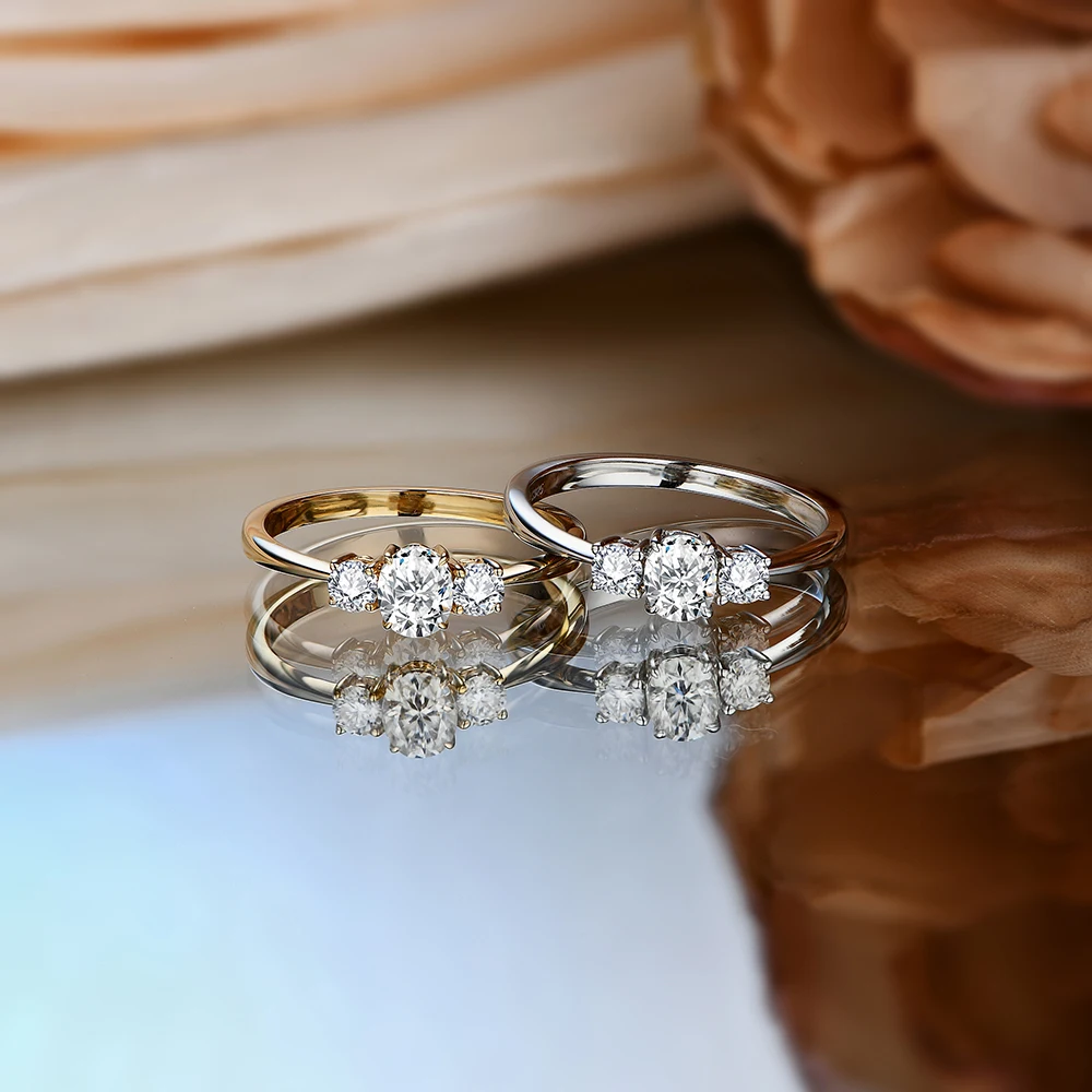Oval Cut Moissanite Ring in 10K/14K/18K Gold