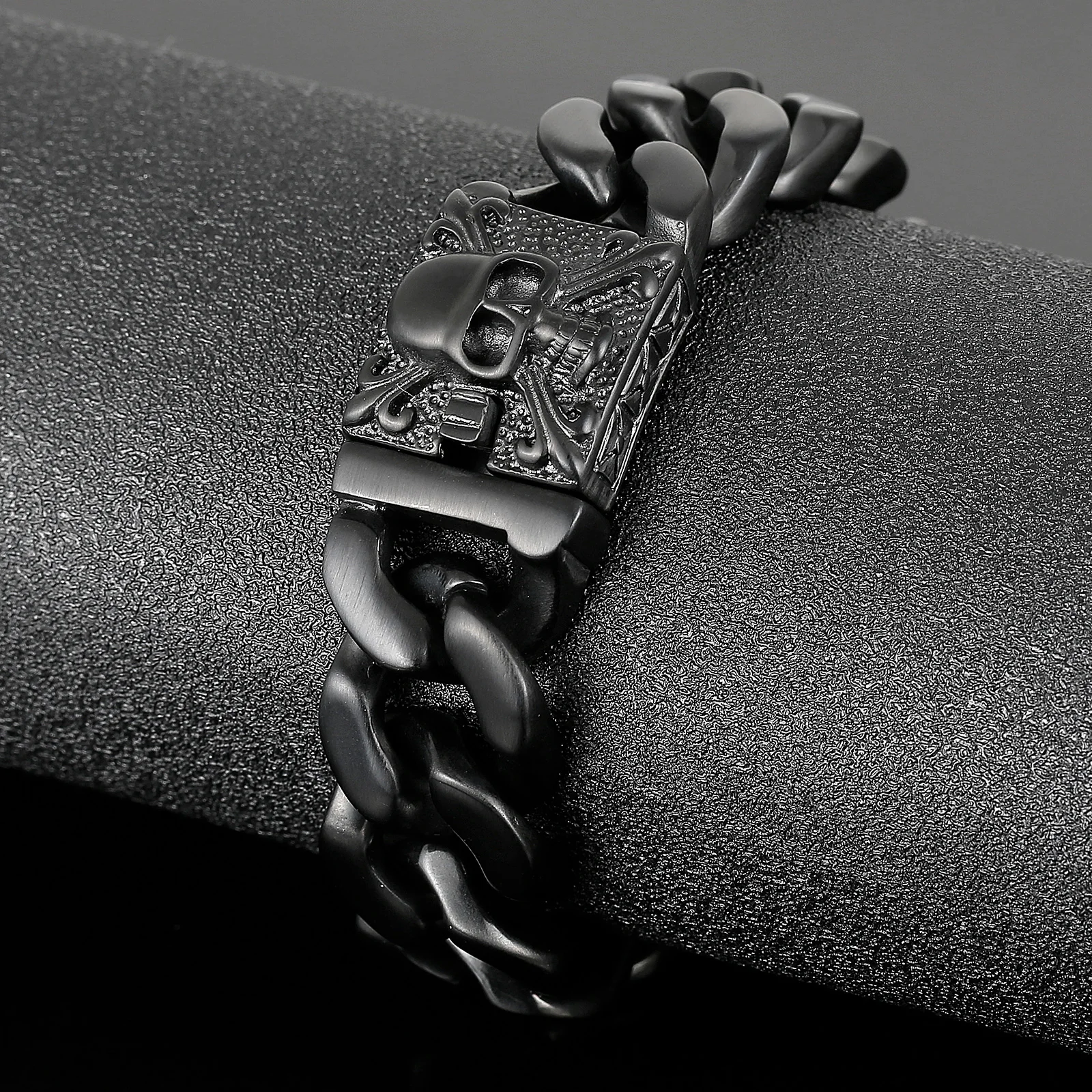 Stainless Steel Skull Clasp Curb Chain Bracelet