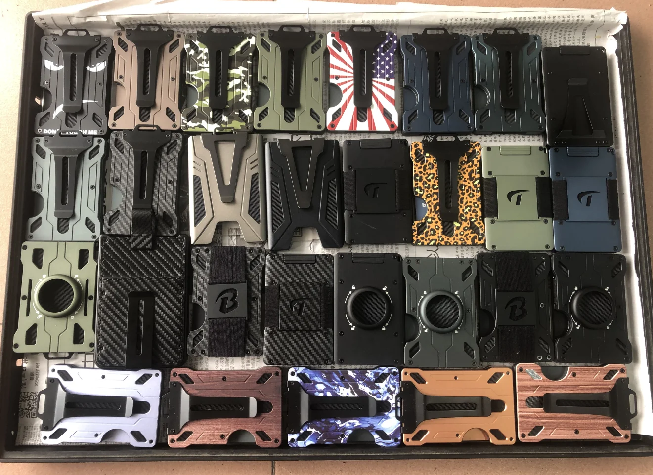 Slim Stretchable Draw-Out Metal Wallet
