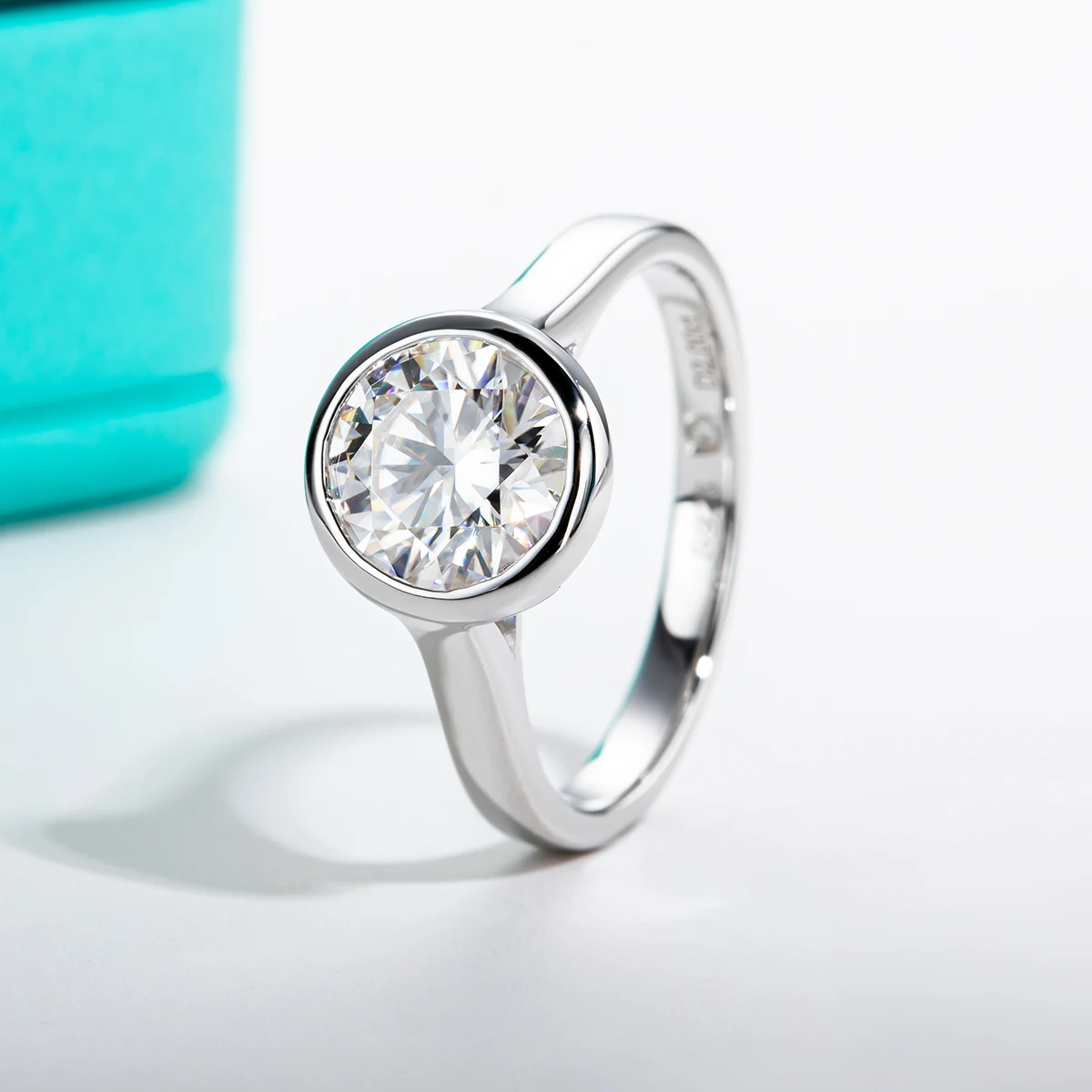Elegant Moissanite Bezel Engagement Wedding Ring