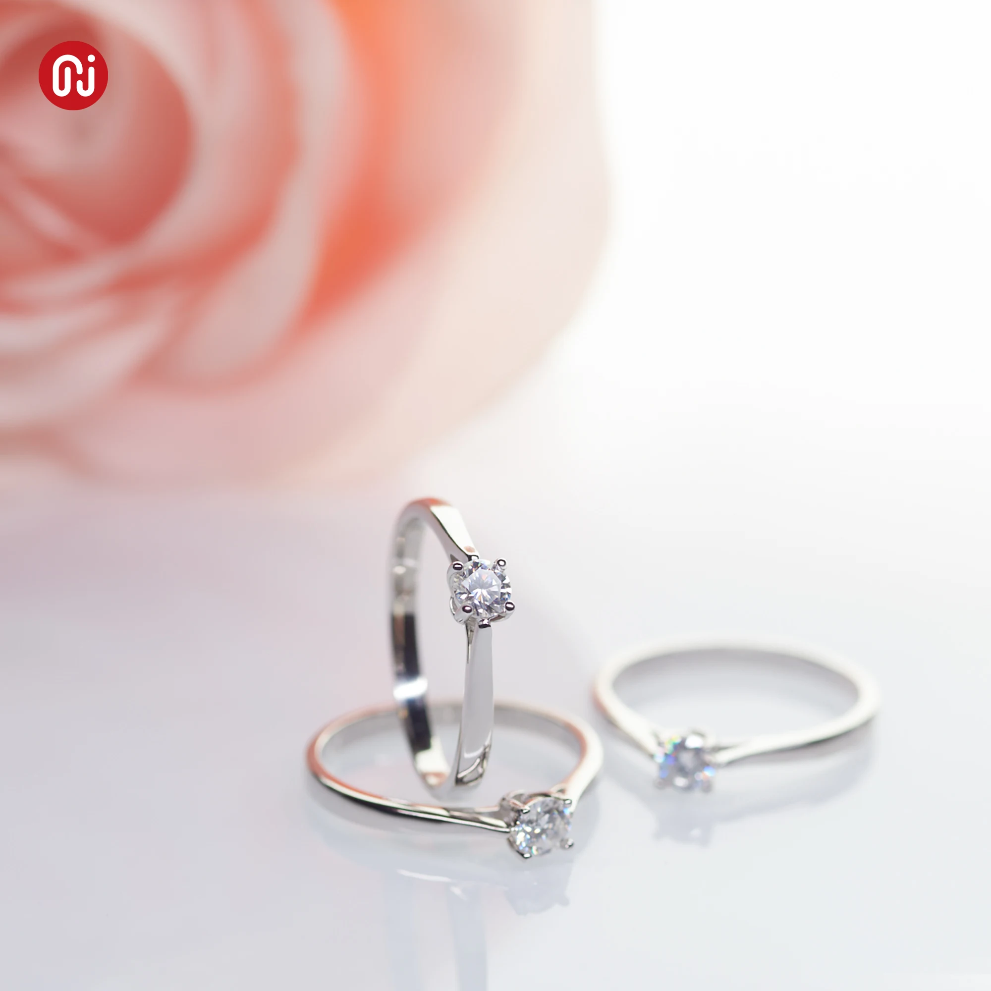 Moissanite 0.3ct 4mm Round Cut Silver Ring