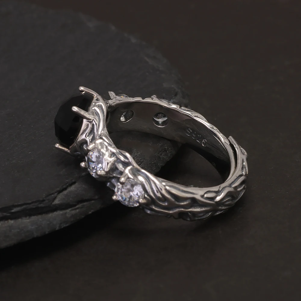 Nyxvine - Silver Ring with Onyx Gothic Elegance