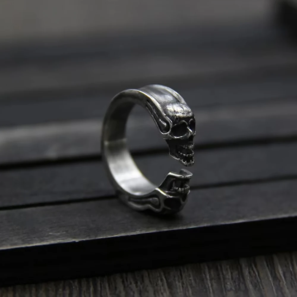 Skull Whisperer™ Double Skull Gothic Ring