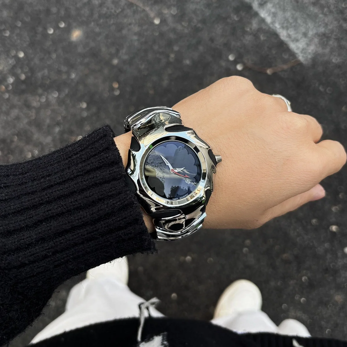 Blade-Style Men’s Quartz Watch 2025 – Affordable & Stylish