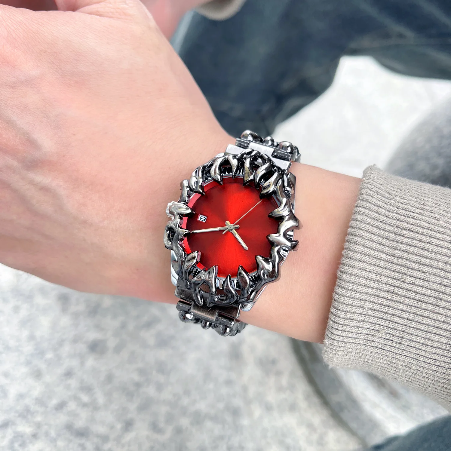 Claw Flame Design Quartz Watch Retro Y2K Alabaster-Style Numberless Alloy Bracelet Timepiece