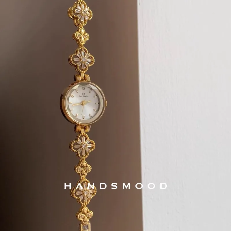 Luxury Floral Bracelet Women’s Watch – Elegant Quartz Timepiece