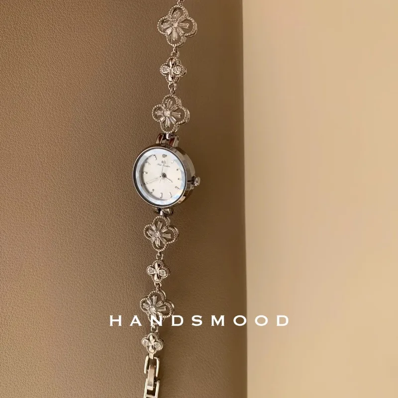 Luxury Floral Bracelet Women’s Watch – Elegant Quartz Timepiece