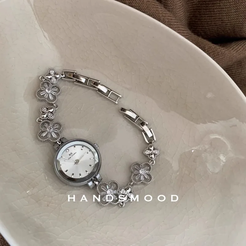 Luxury Floral Bracelet Women’s Watch – Elegant Quartz Timepiece