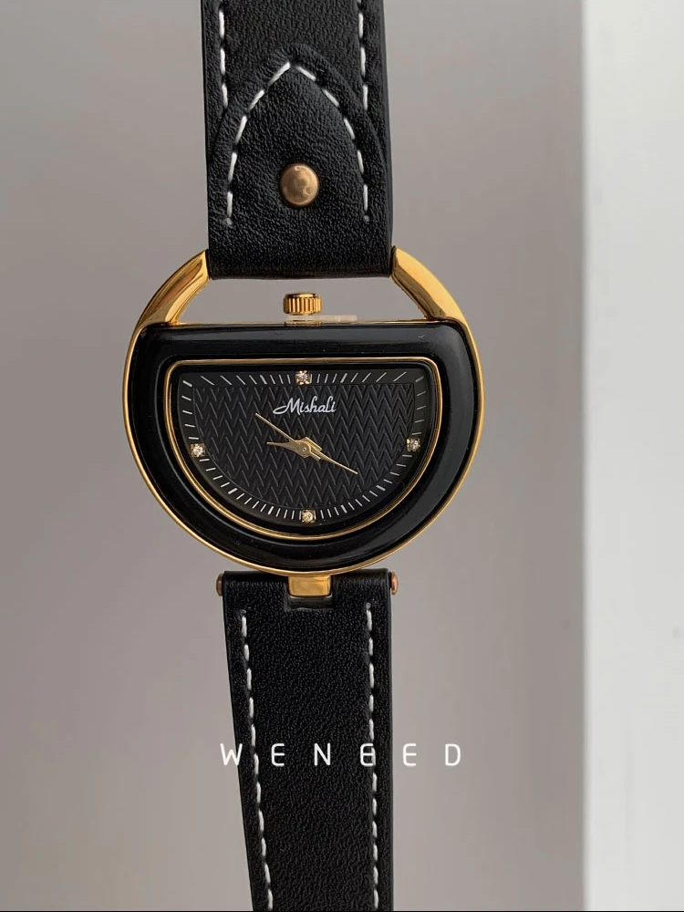 Vintage Women’s Leather Quartz Watch – Designer Dial with 30M Waterproof
