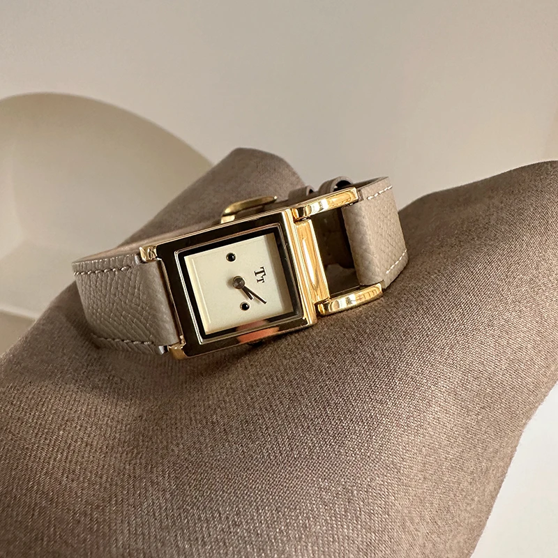 Luxury Square Face Women's Watch – Leather Strap, Quartz Shell Dial Women's Watches Color : T043 Grey|T043 black 