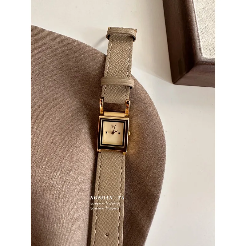 Luxury Square Face Women's Watch – Leather Strap, Quartz Shell Dial Women's Watches Color: T043 Grey 