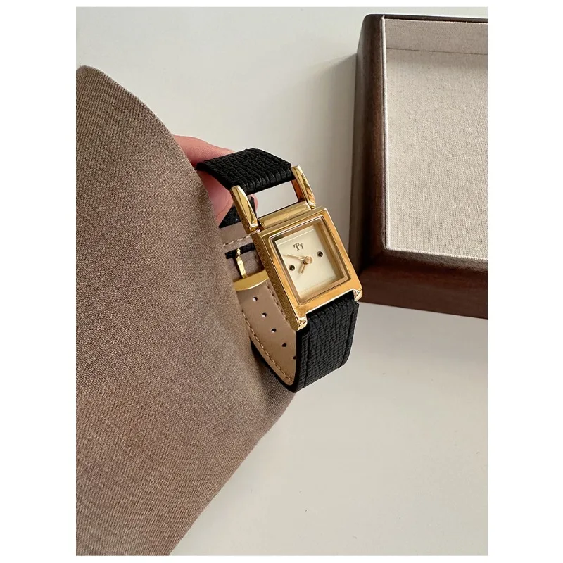Luxury Square Face Women's Watch – Leather Strap, Quartz Shell Dial Women's Watches Color : T043 Grey|T043 black 