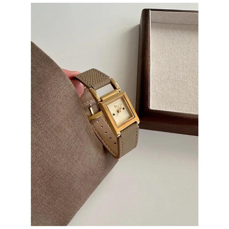 Luxury Square Face Women's Watch – Leather Strap, Quartz Shell Dial Women's Watches Color : T043 Grey|T043 black 