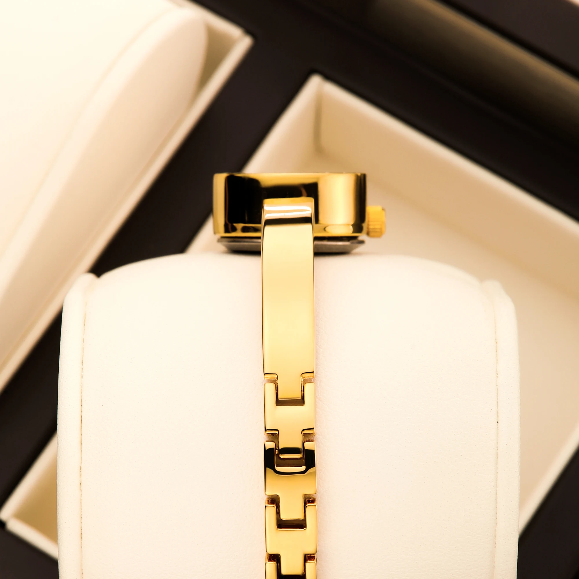 YaLaLuSi brand sparkling luxury ladies quartz watch, elegant temperament style, bracelet wristbands Ladies Gift