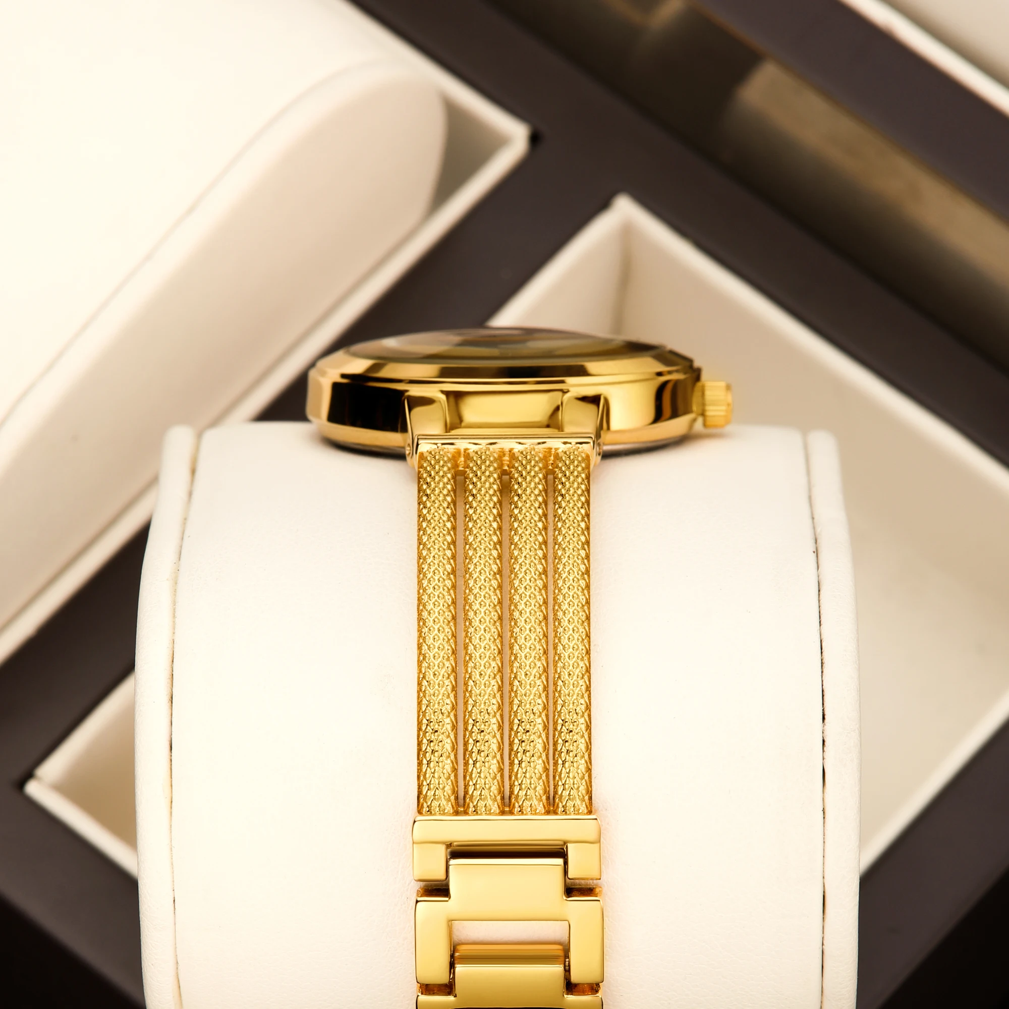YaLaLuSi Brand Fashion Hot Ladies Quartz Watch Rhinestone Analog Scale Luxury Gold Watch Skeleton Wristband Gift Boxed