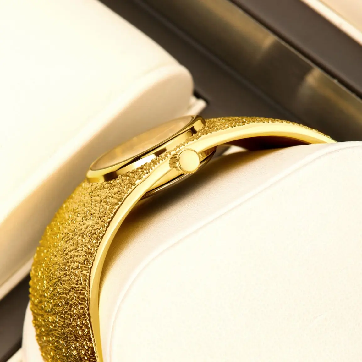 YaLaLuSi Luxury Women's Bracelet Quartz Watch Luxury Vintage Style Gold Women's Watch For Party Ladies Gift