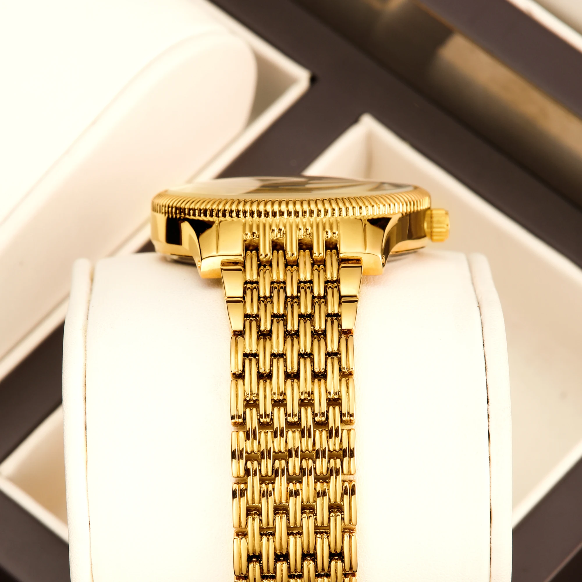 YaLaLuSi brand Elegant Women's Quartz Watch Simple Sun Patterned Case Temperament Gorgeous Gold Gift Box Set Ladies Gift