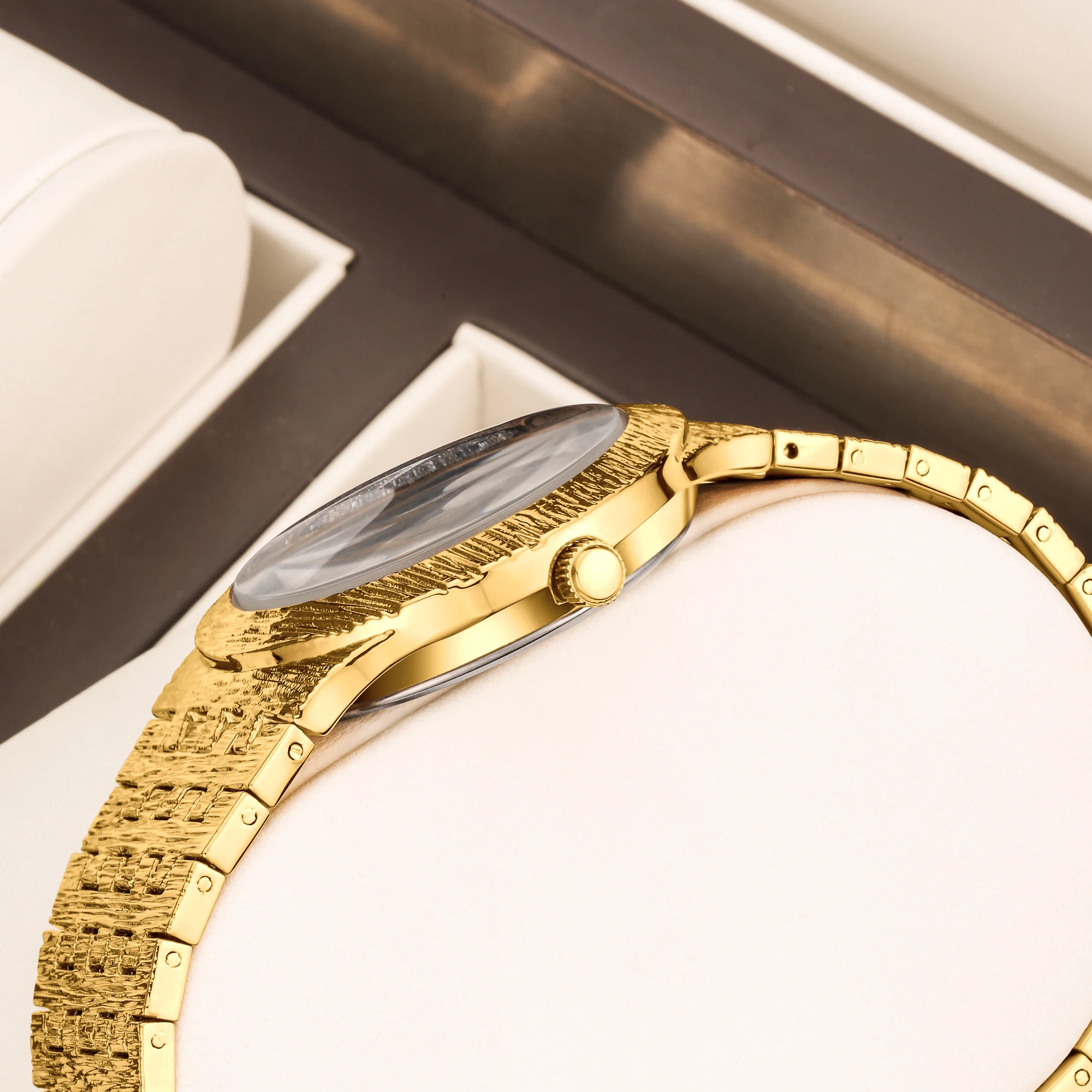 YaLaLuSi brand Women's Simple Elegant Quartz Watch Luxury Gold Messy Water Ripple Wristband Fashionable Gift Box Set Ladies Gift
