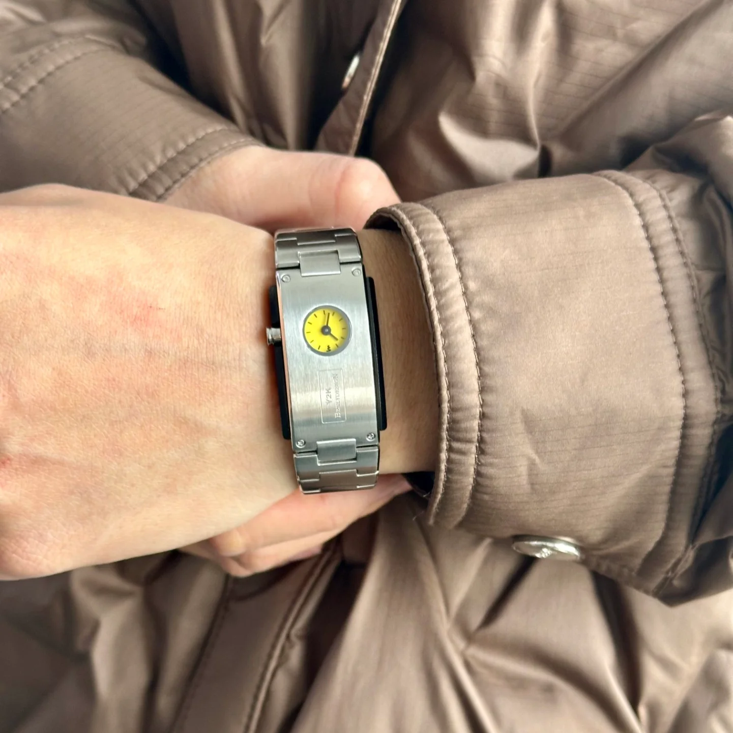 BENLYDESIGN L800 slim Y2K stainless steel watch with compact rectangle case and small circular dial.