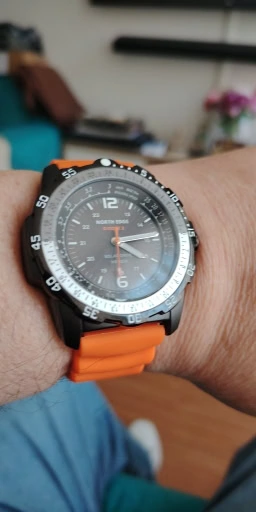 North Edge EVOQUE 2 on the wrist  