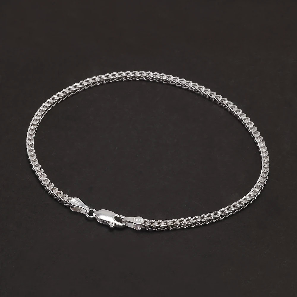 Silver chain necklace with a sleek, polished finish for a stylish look.