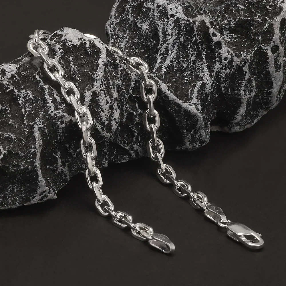 Stainless steel chunky chain necklace for men and women, stylish and durable jewelry accessory.