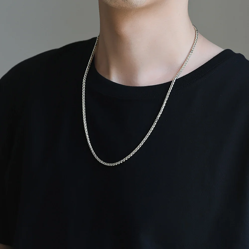 Elegant silver chain necklace for men and women, versatile jewelry accessory.