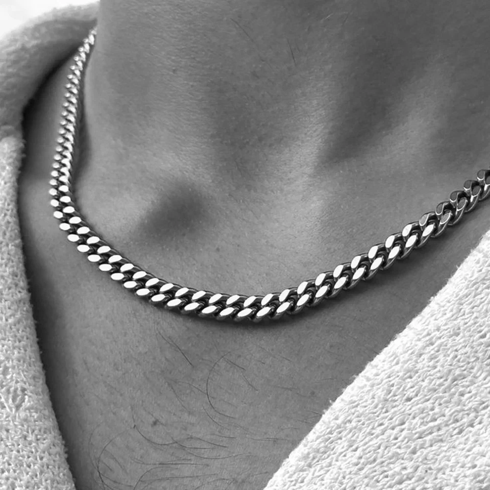 Elegant men's silver chain necklace for stylish looks. Durable and sleek jewelry accessory. Perfect for everyday wear.