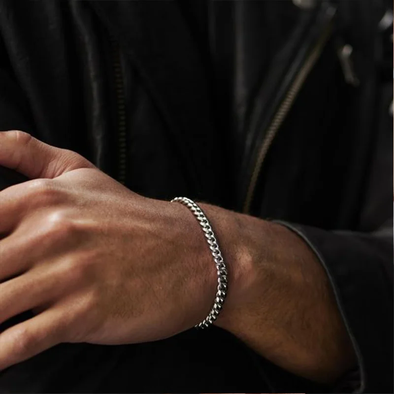 Clean, stylish silver chain bracelet for men and women. Perfect for everyday wear or special occasions.