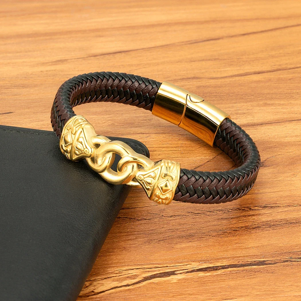 Luxurious men's leather bracelet with gold chain accents and clasp closure. Perfect for stylish accessories.