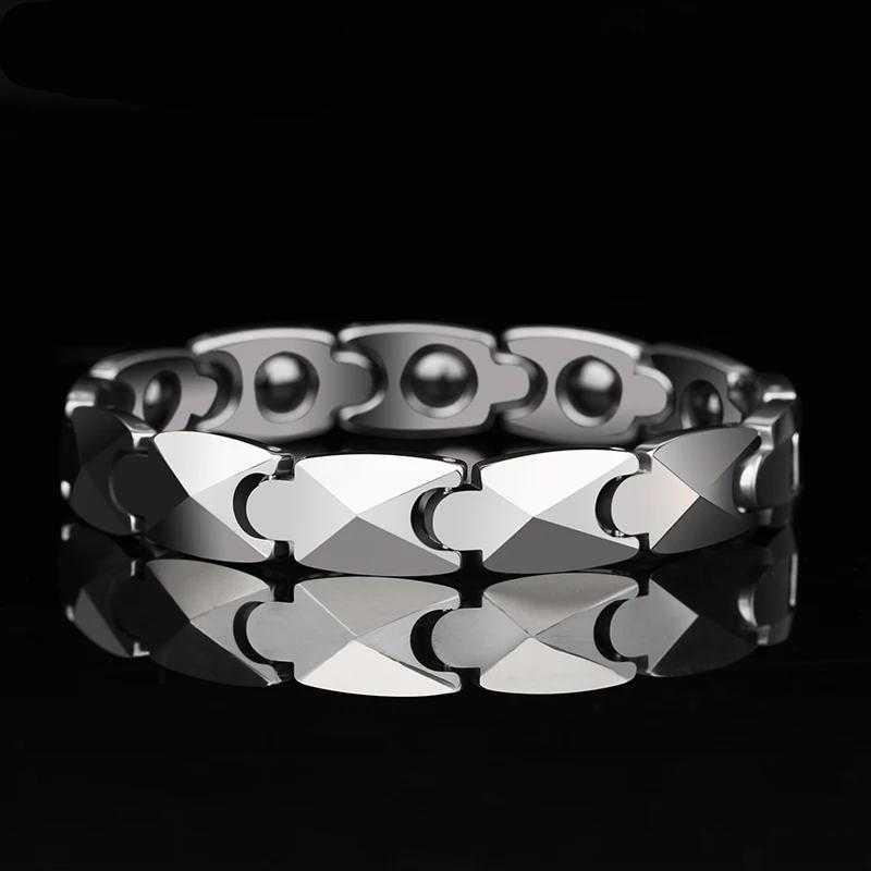 Stylish men's silver chain bracelet with polished links for everyday wear.