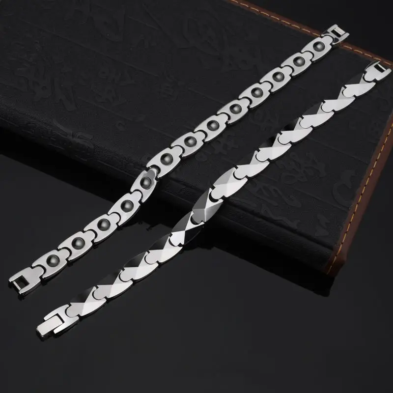 Sterling silver stylish men's bracelet for everyday wear.
