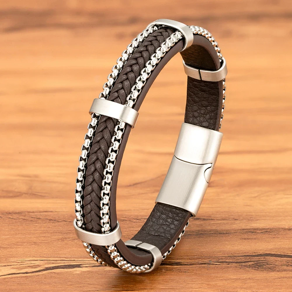 Stylish men's leather bracelet featuring braided leather, silver chain details, and secure clasp. Perfect for modern jewelry looks.