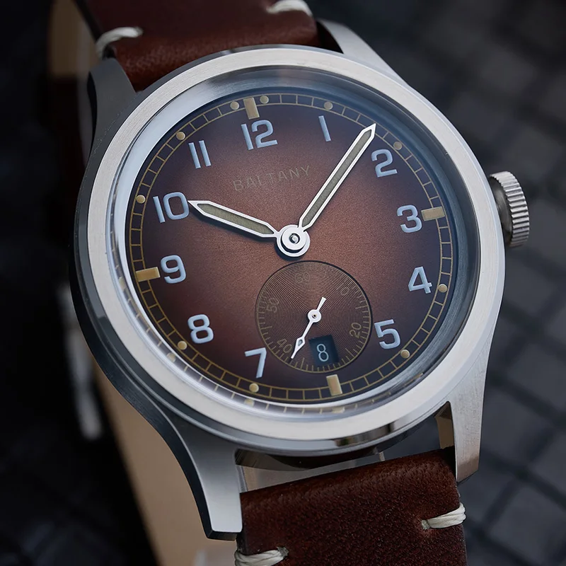 Luxury men's watch with leather strap and vintage dial design.