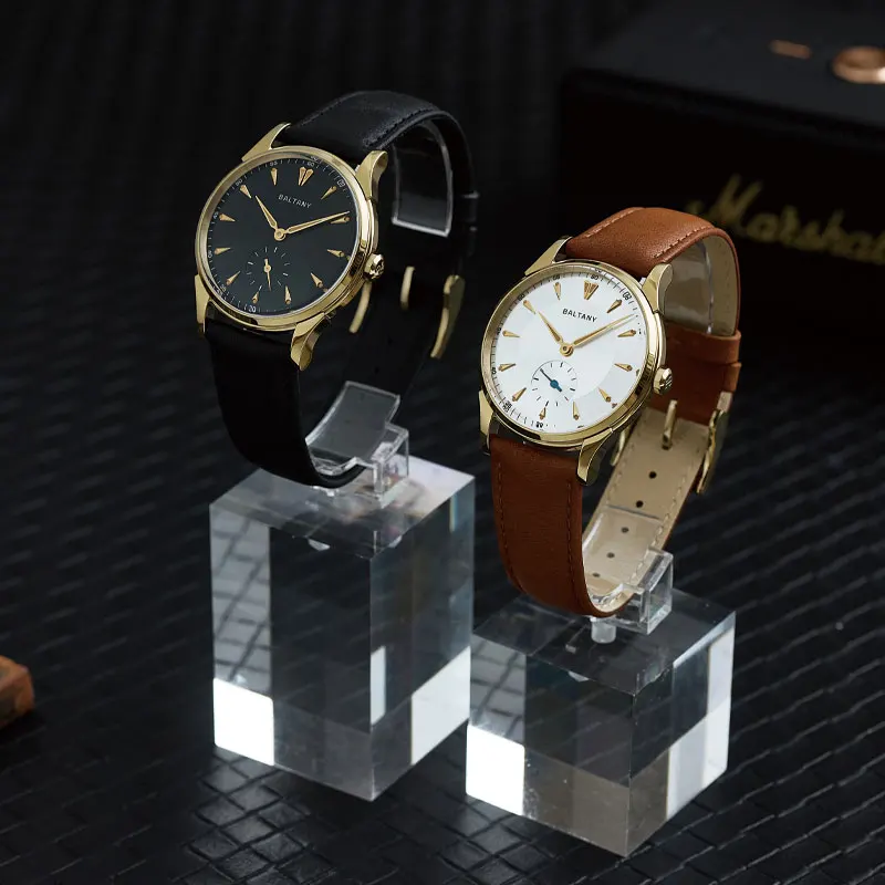 Stylish men's wristwatches with leather straps from Jewelry Addicts.