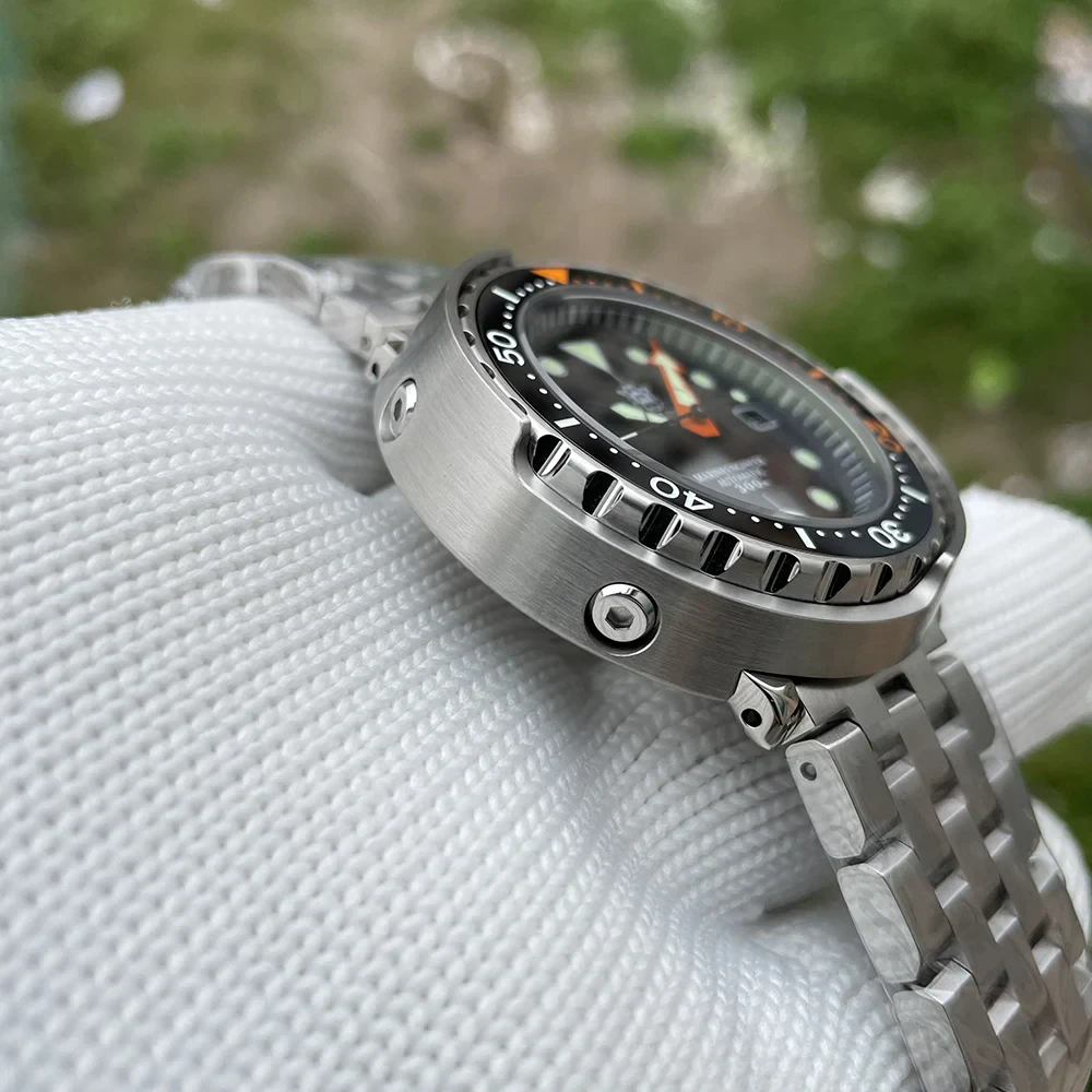 Diving watch with ceramic bezel, luminous dial, 300M water resistance, NH35 movement, stainless stee.