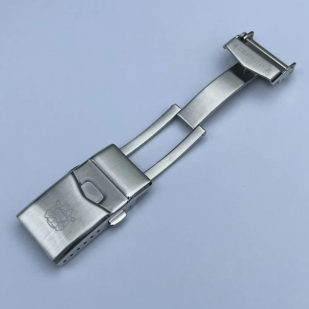 Stainless steel watch clasp with ceramic bezel for dive watches.