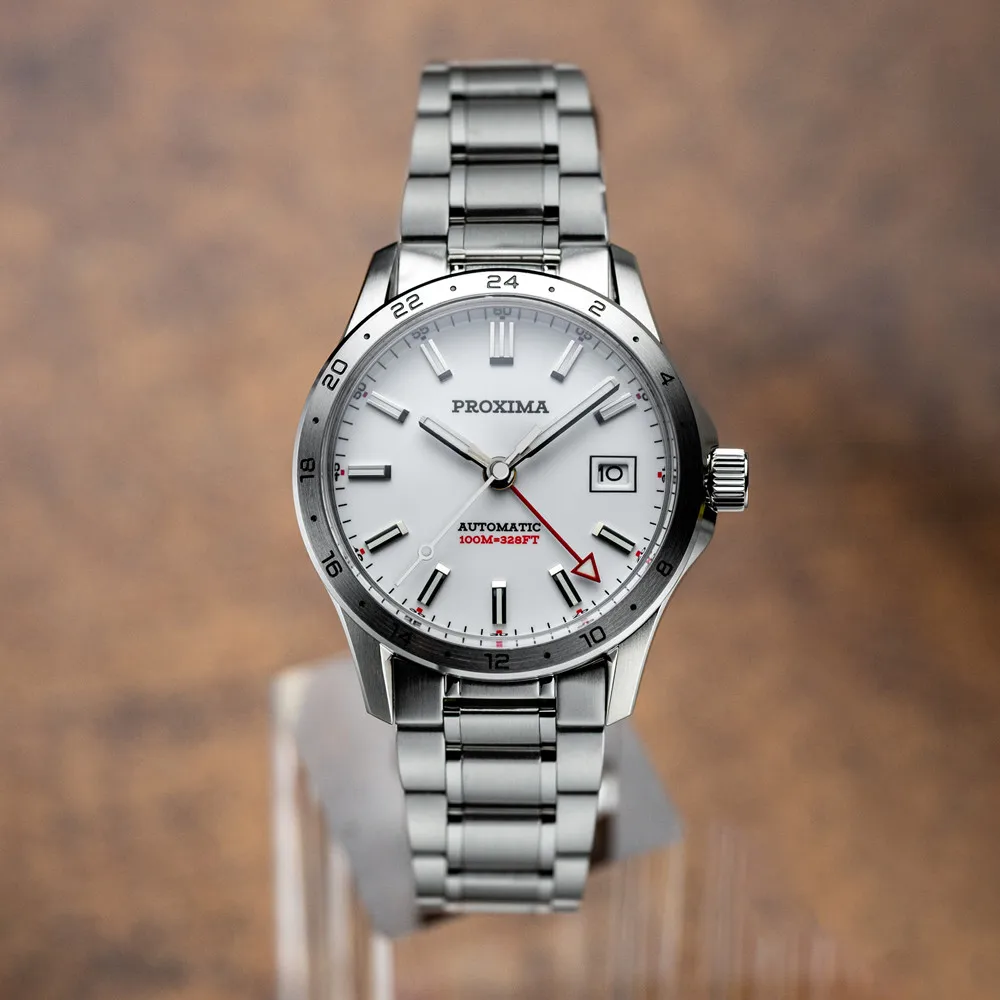 Men's luxury sport watch with sapphire glass and 100M waterproof feature.