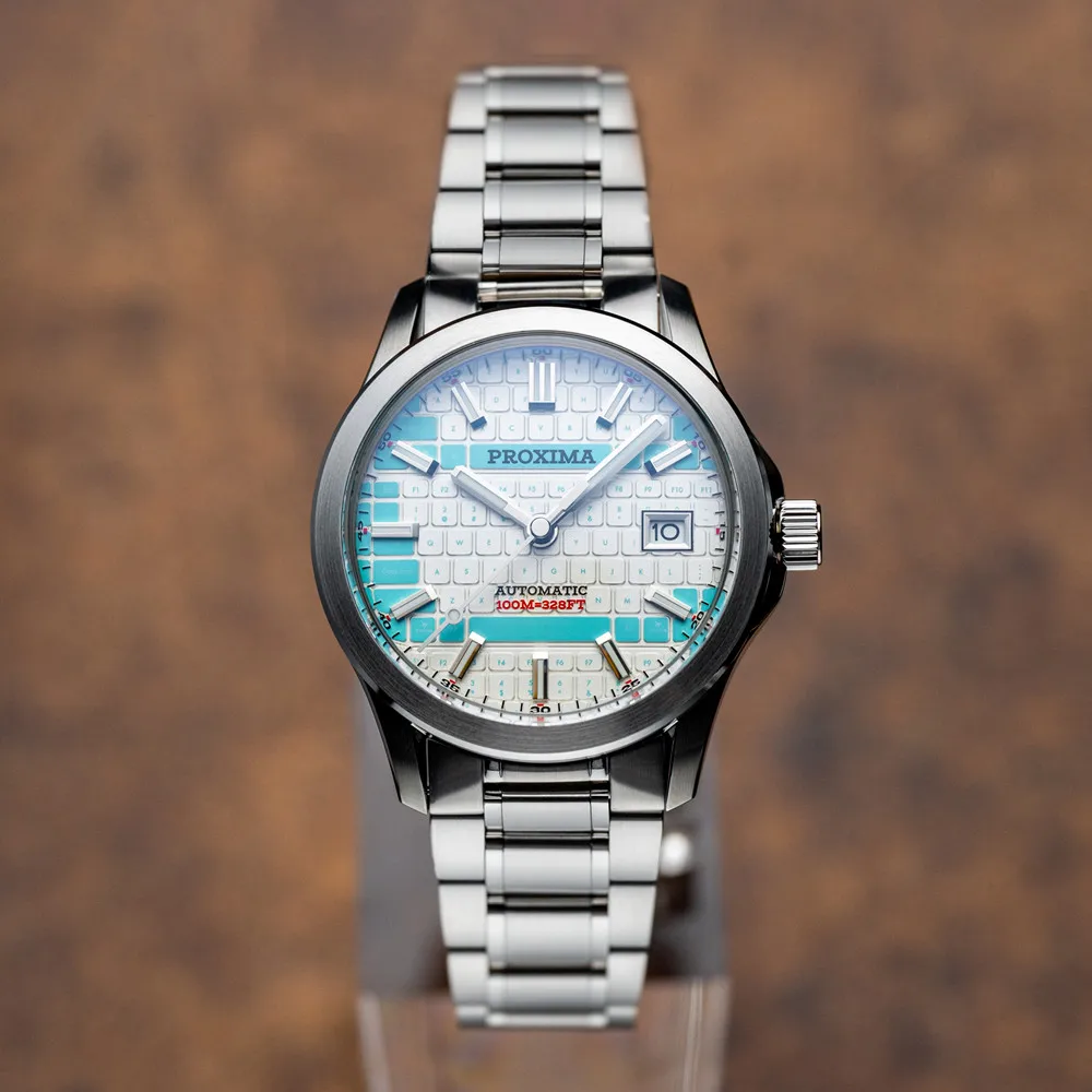 Elegant men's automatic dress watch with sapphire crystal and luminous details.